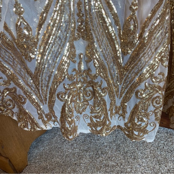 Gold sequence gown - Picture 4 of 10
